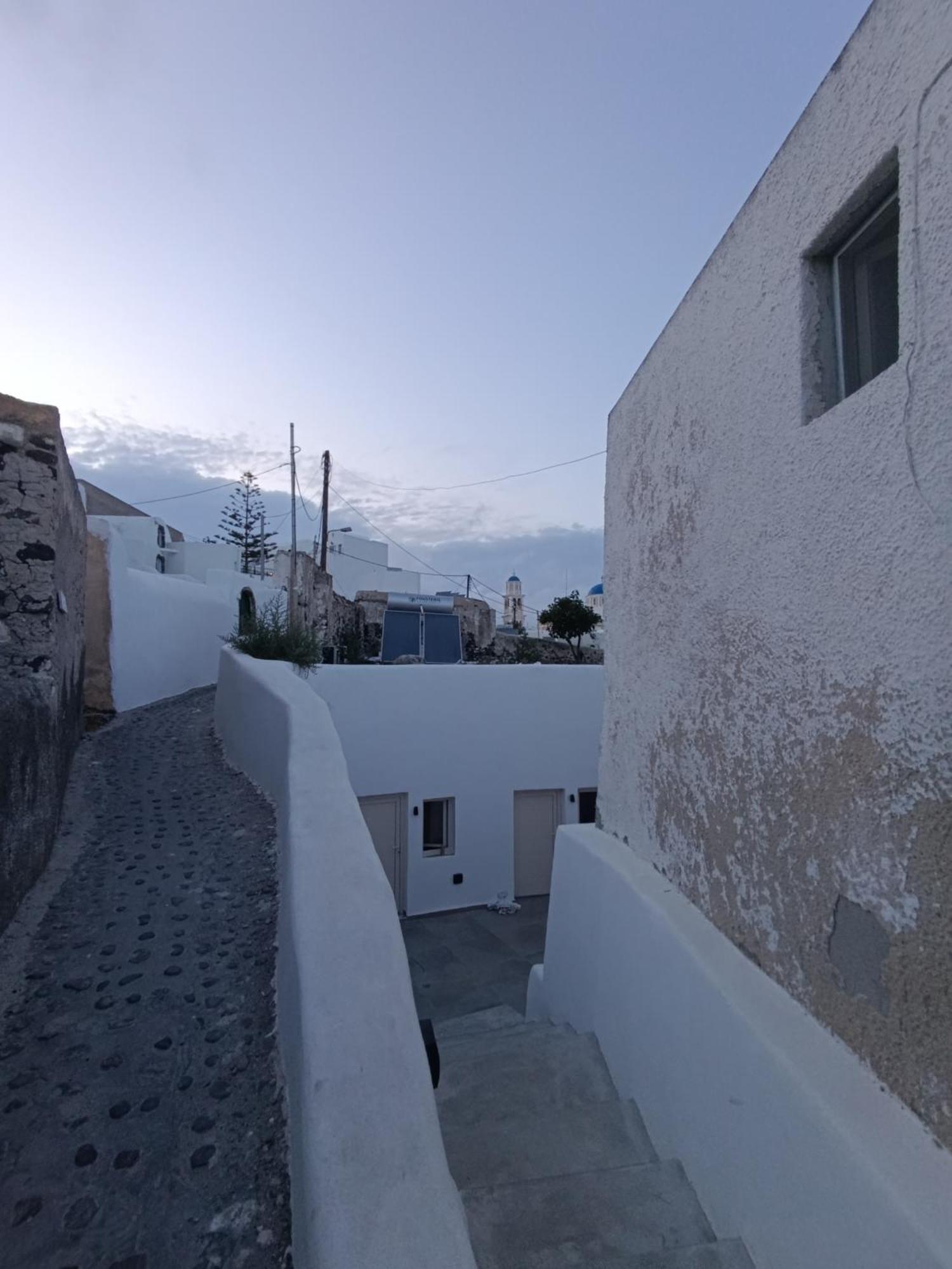 Cycladic Center Cave Rooms Тира Экстерьер фото