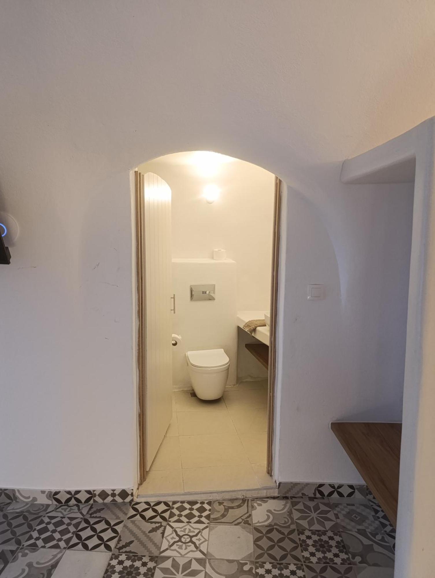 Cycladic Center Cave Rooms Тира Экстерьер фото